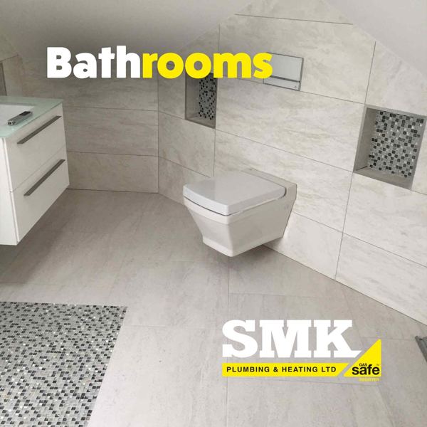 Wall-hung toilet and vanity unit with a tiled niche